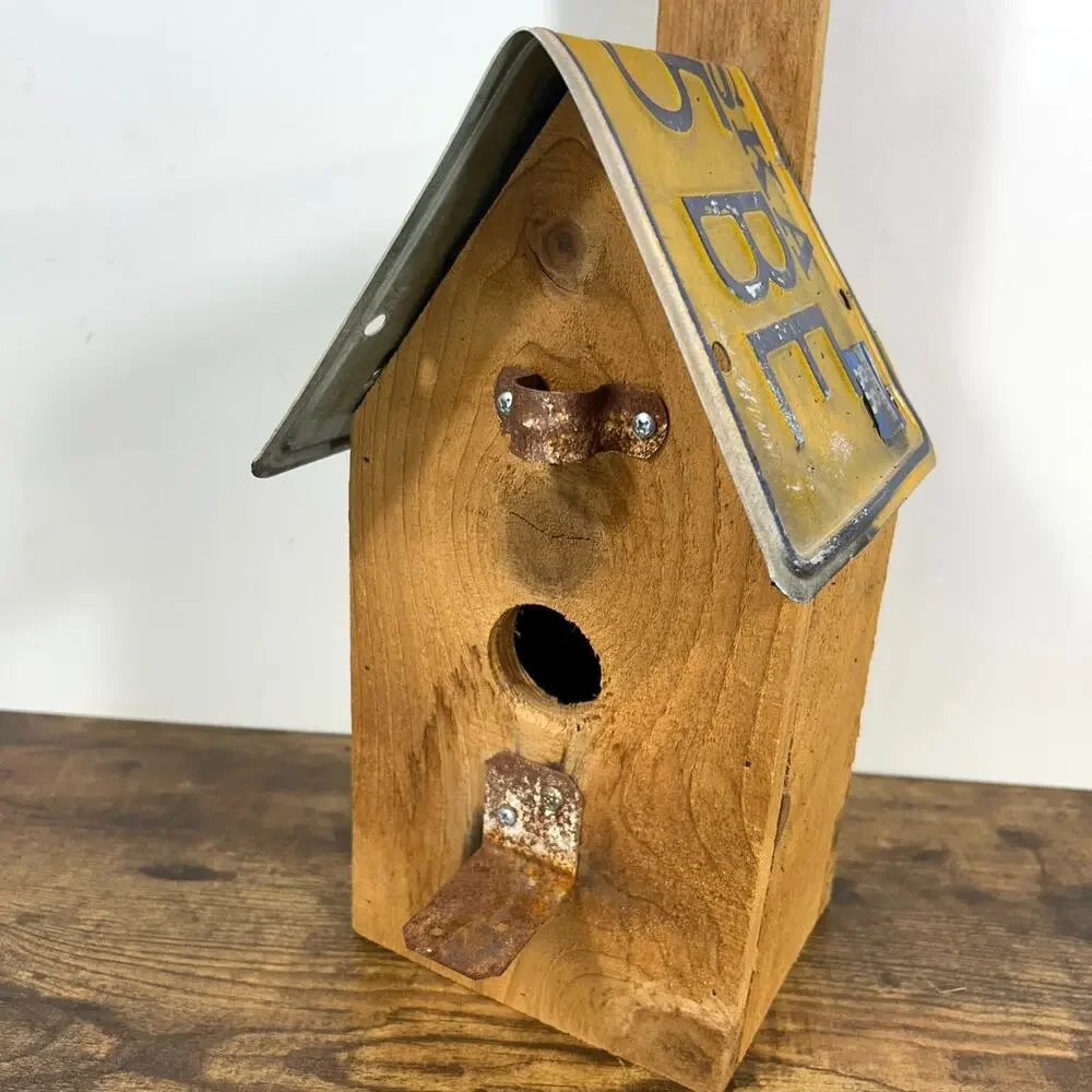 Handmade Wooden Alaska Metal License Plate Roof Bird House Wildlife Nest - Picture 5 of 9